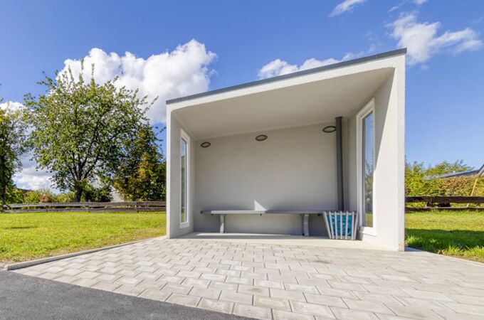 ZAPF Garage als Buswartehäuschen