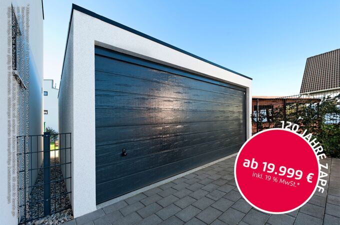 Fertiggarage mit Platz für zwei Autos bei einem Garagentor