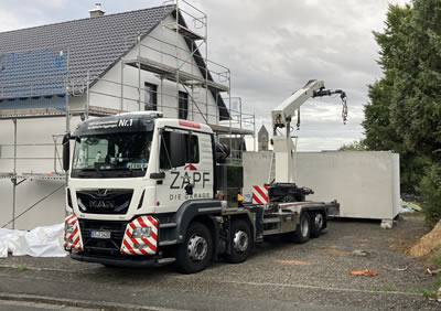 Betonfertiggarage Lieferung mit Spezialtransporter