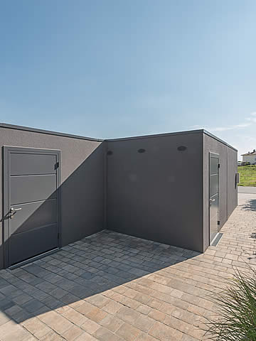 Fertiggarage mit seitlichem Anbau für mehr Raum
