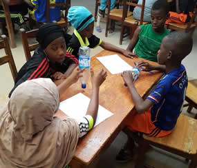 Glückliche Kinder in Afrika dank der YARA LNC Stiftung