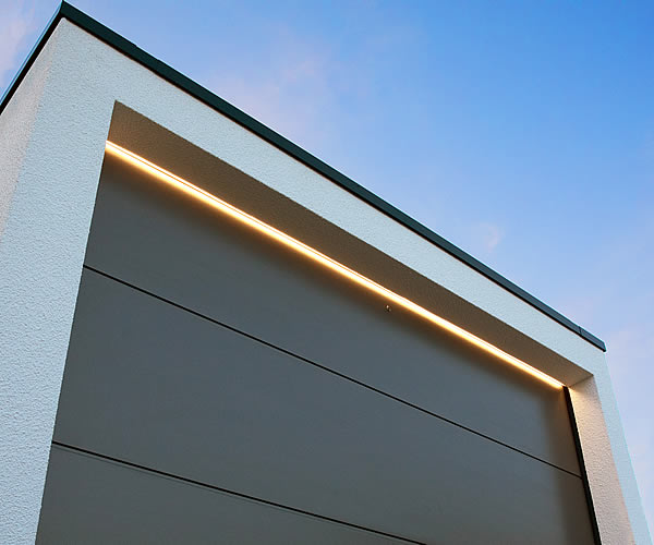 Garagentor-Beleuchtung mit LED Lichtleiste ZAPF Doorlight
