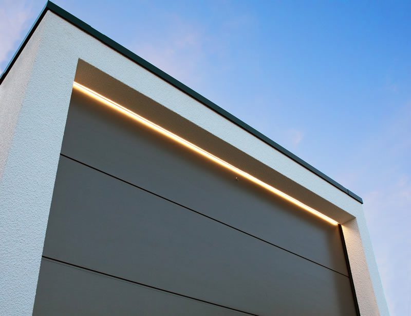ZAPF LED Lichtleiste Doorlight am Garagentor