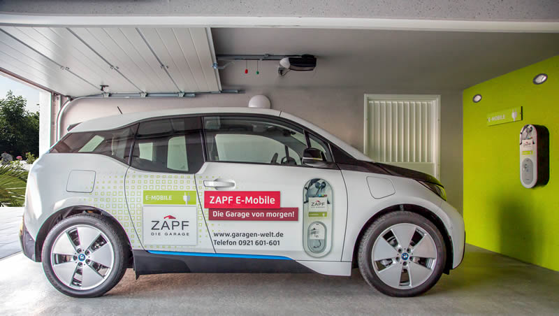 ZAPF bietet innovative E-Garage mit Ladestation an