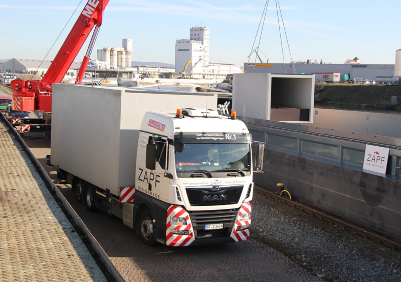 ZAPF Fertiggaragen werden erneut per Schiff nach Holland transportiert