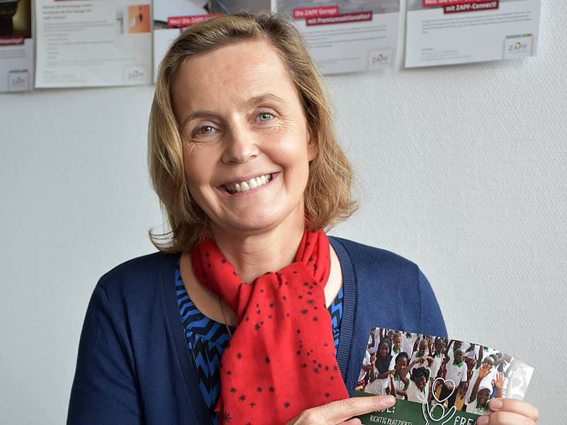Marie Mitterrand spricht über ihre Arbeit im Niger.