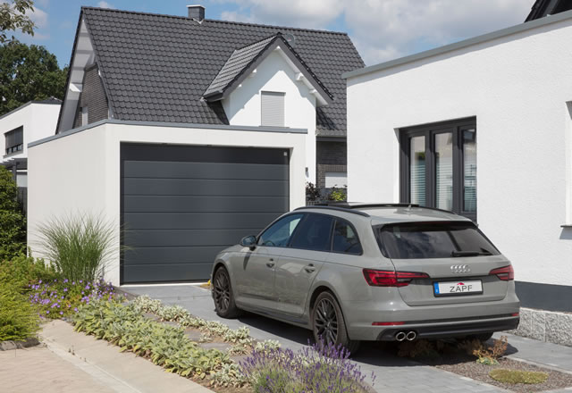 Fertiggarage von ZAPF: Garage mit Auto