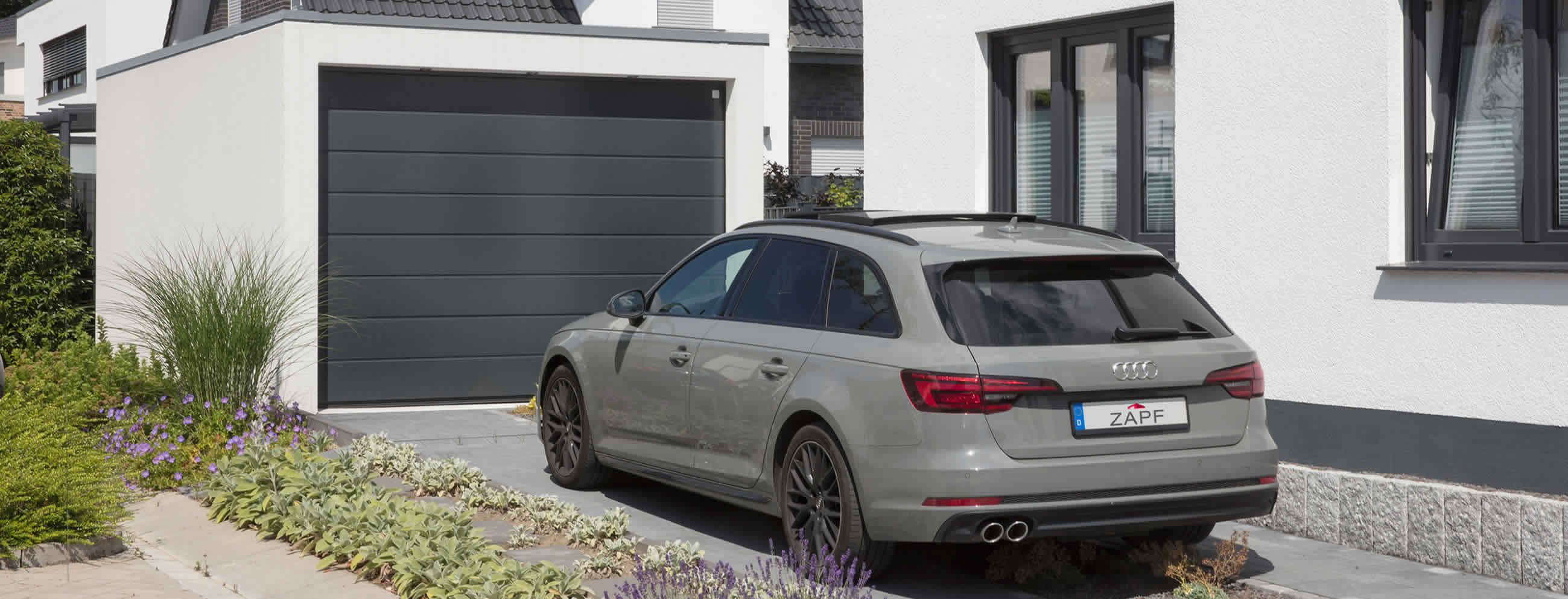 Fertiggarage von ZAPF: Garage mit Auto