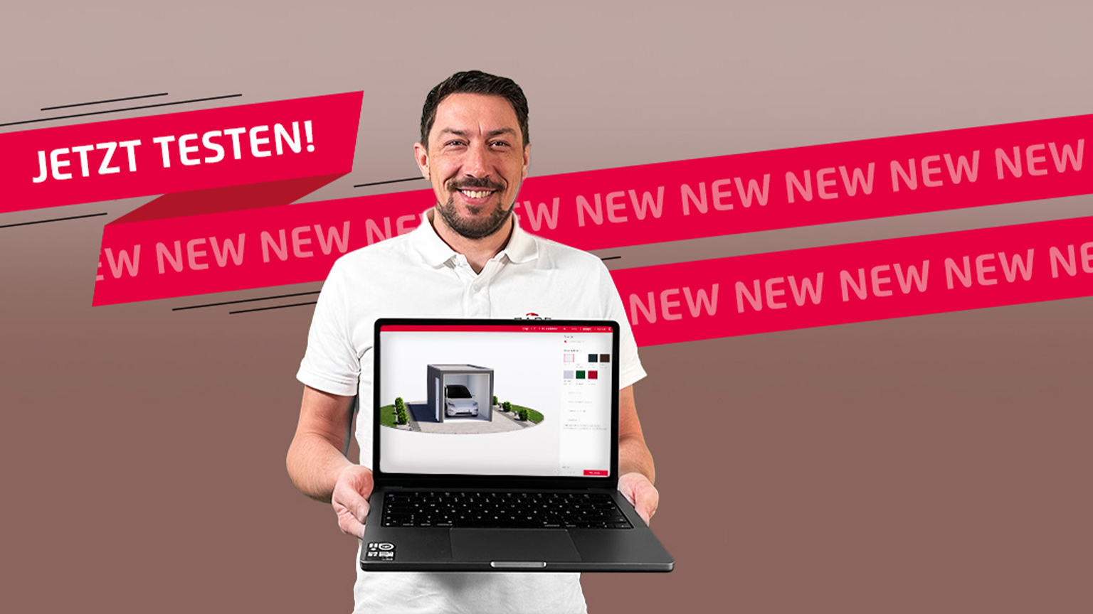 Mann in weißem Polo hält Laptop mit Garagenkonfigurator vor Werbehintergrund mit „JETZT TESTEN“.