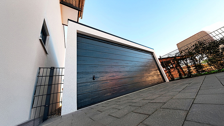 Großraumgarage mit Premiumsektionaltor