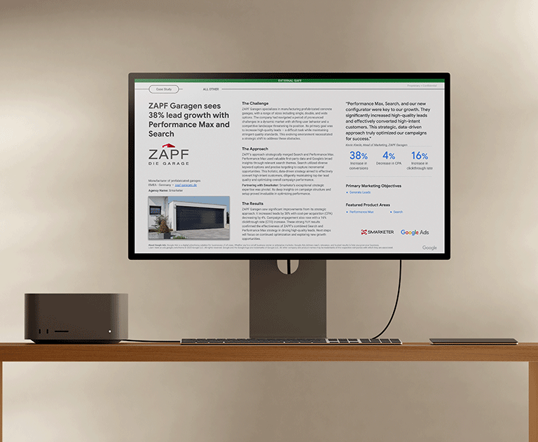 Moderner Arbeitsplatz mit Monitor zeigt Marketing Case Study zu Performance Max und Suchkampagnen